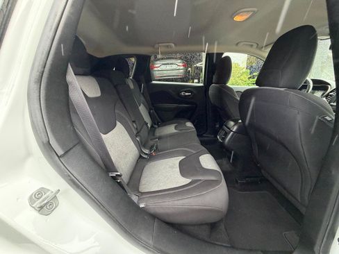 Used 2014 Jeep Cherokee Latitude w/ Comfort/Convenience Group FWD image 28