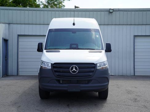 Used 2025 Mercedes-Benz Sprinter 2500 image 2