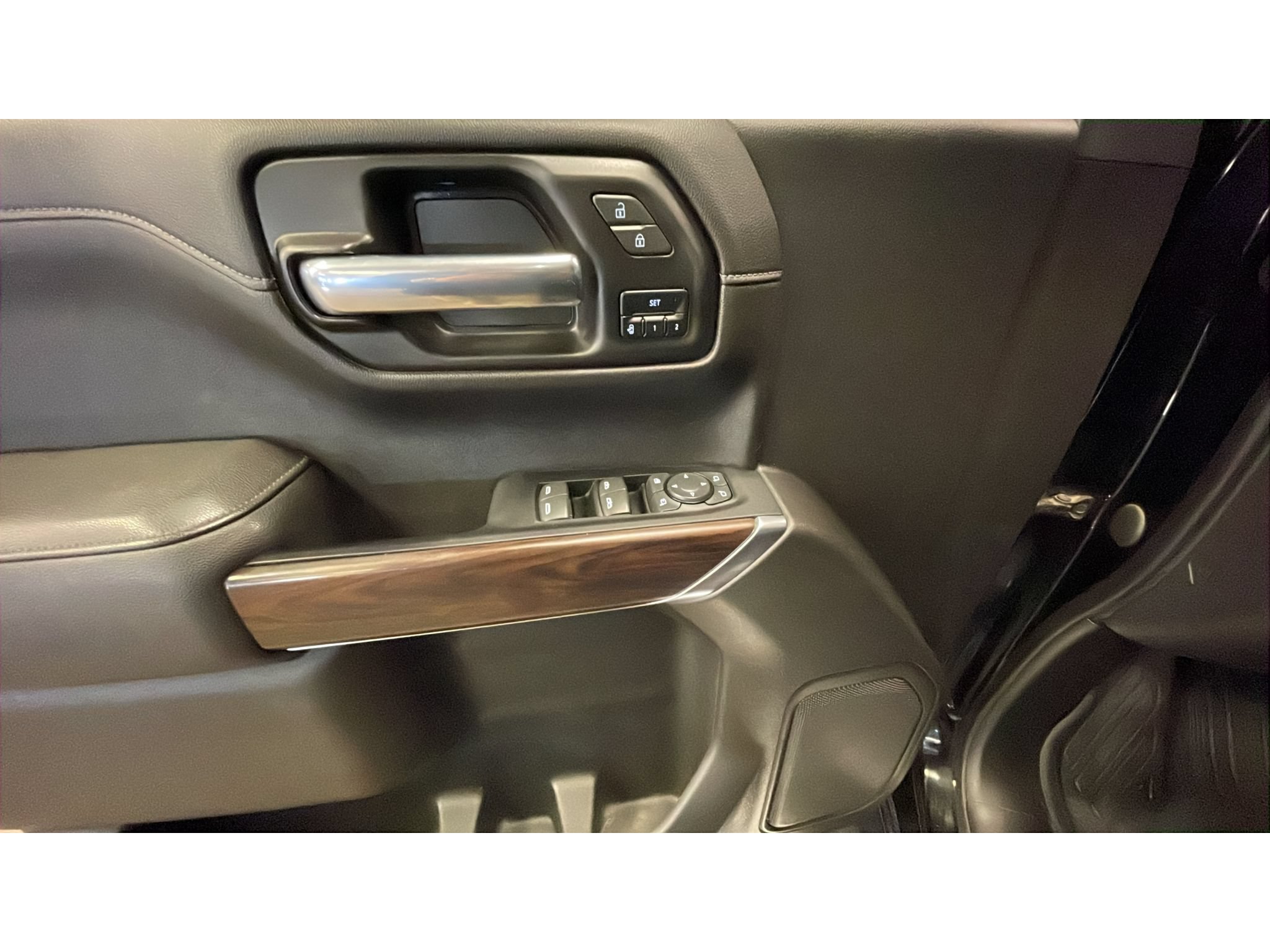 Used 2022 GMC Sierra 1500 SLT AWD/4WD image 9