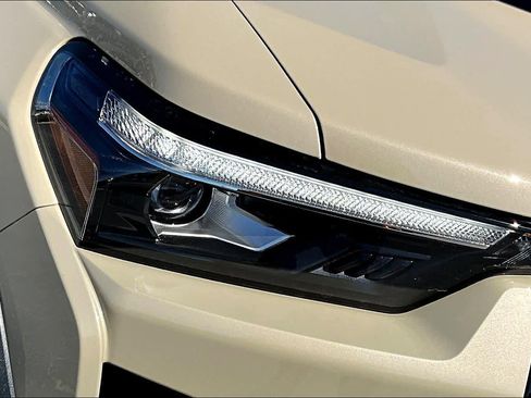 Used 2024 Chevrolet Colorado ZR2 w/ Technology Package image 27