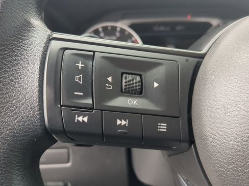 Used 2023 Nissan Rogue S image 19