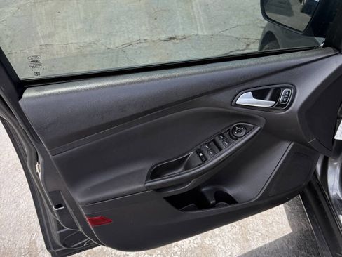 Used 2018 Ford Focus SE FWD image 11