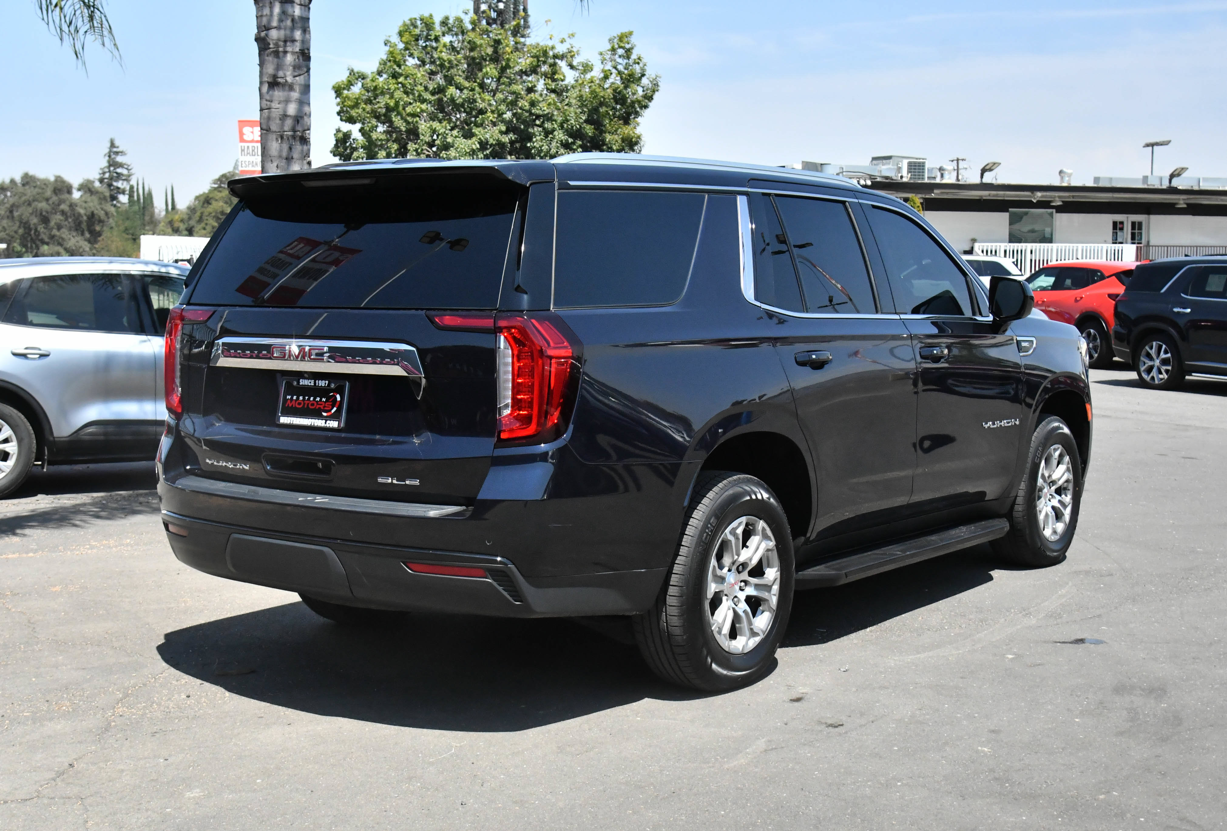 Used 2024 GMC Yukon SLE AWD/4WD image 8
