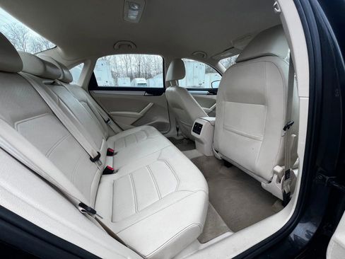 Used 2013 Volkswagen Passat 2.5 SE image 12