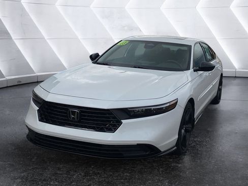 Used 2023 Honda Accord Sport image 3