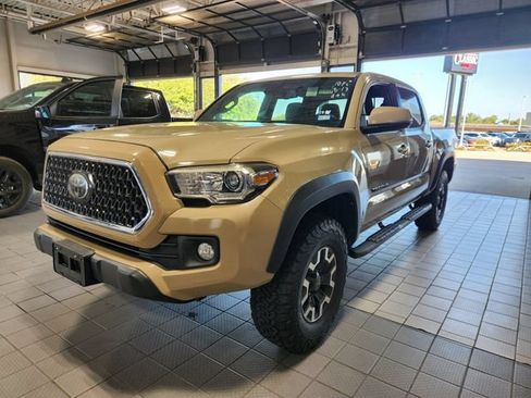 Used 2019 Toyota Tacoma TRD Off-Road AWD/4WD image 3