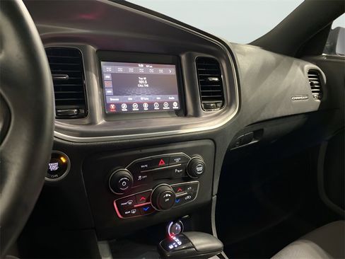 Used 2019 Dodge Charger SXT image 18