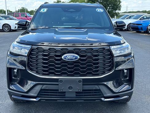 Used 2025 Ford Explorer ST-Line w/ ST-Line Street Pack AWD/4WD image 8
