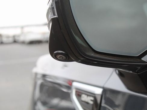 Used 2021 GMC Yukon Denali w/ Denali Premium Package image 17