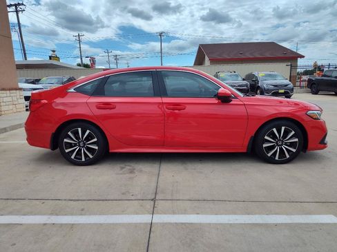 Used 2022 Honda Civic EX image 3