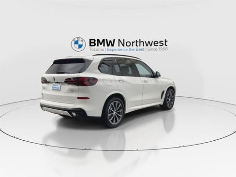 New 2026 BMW X5 xDrive40i w/ M Sport Package AWD/4WD image 3