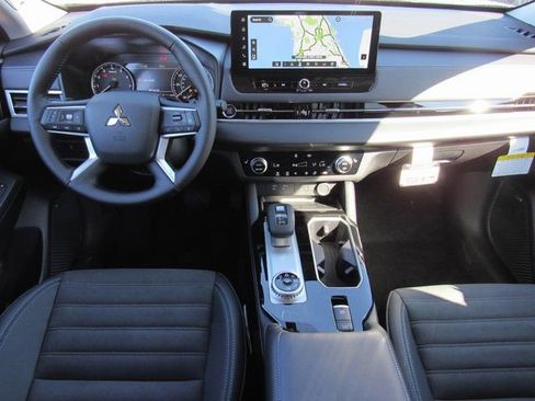 New 2026 Mitsubishi Outlander SE AWD/4WD image 9