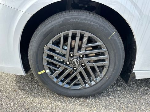 Used 2026 Nissan Sentra SV w/ Floor Mat Package image 9