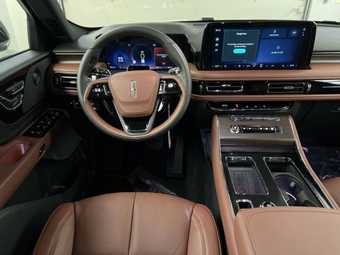 Used 2025 Lincoln Aviator Reserve image 8