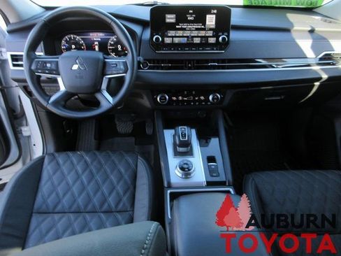 Used 2023 Mitsubishi Outlander SEL image 11