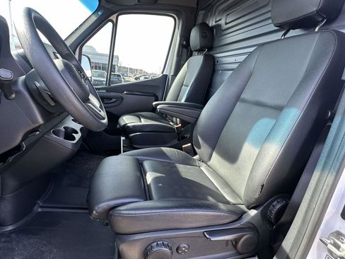 Used 2022 Mercedes-Benz Sprinter 2500 image 20