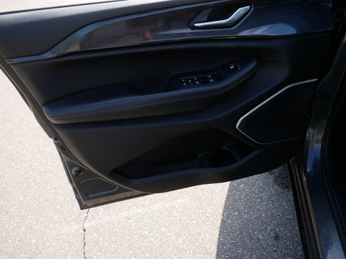 Used 2022 Jeep Grand Cherokee L Laredo image 21