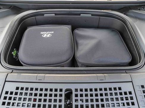 New 2026 Hyundai Ioniq 9 SE image 13