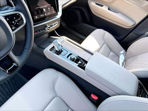 New 2026 Volvo XC90 T8 Plus w/ Protection Package Premier AWD/4WD image 10