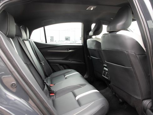 Used 2025 Toyota Camry SE AWD/4WD image 12