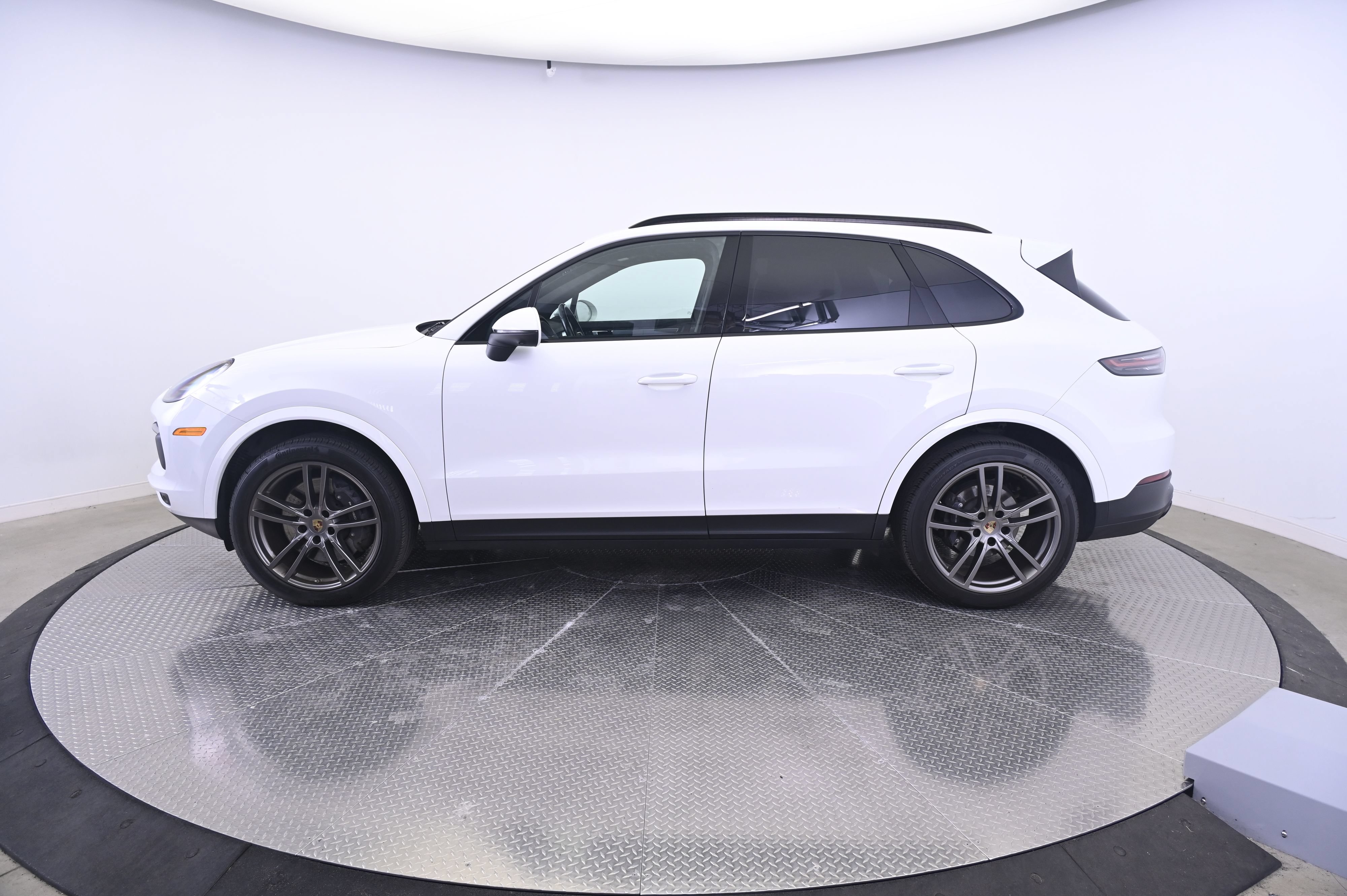 Certified 2022 Porsche Cayenne Platinum Edition AWD/4WD image 2