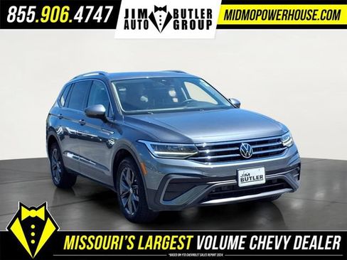 Used 2022 Volkswagen Tiguan SE AWD/4WD image 2