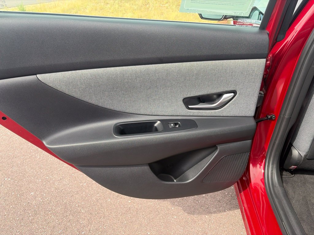 Certified 2025 Hyundai Elantra Limited FWD image 14