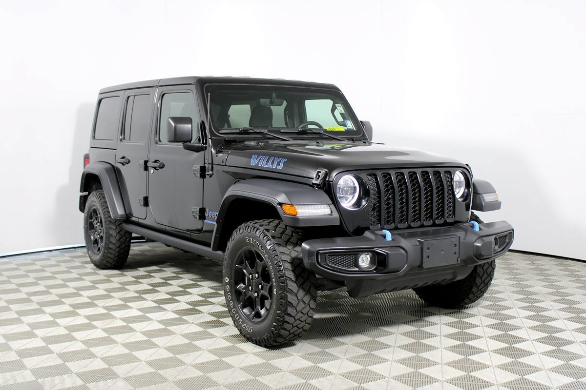 Used 2023 Jeep Wrangler Unlimited w/ Cold Weather Group AWD/4WD image 28