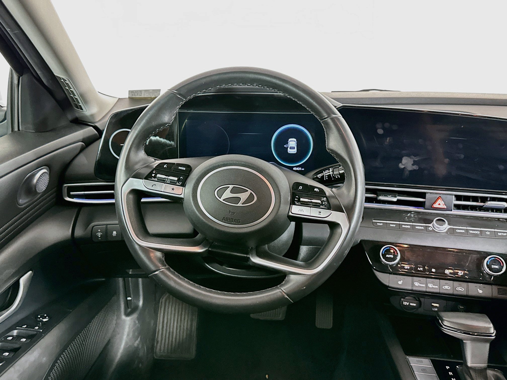 Used 2025 Hyundai Elantra SEL FWD image 18