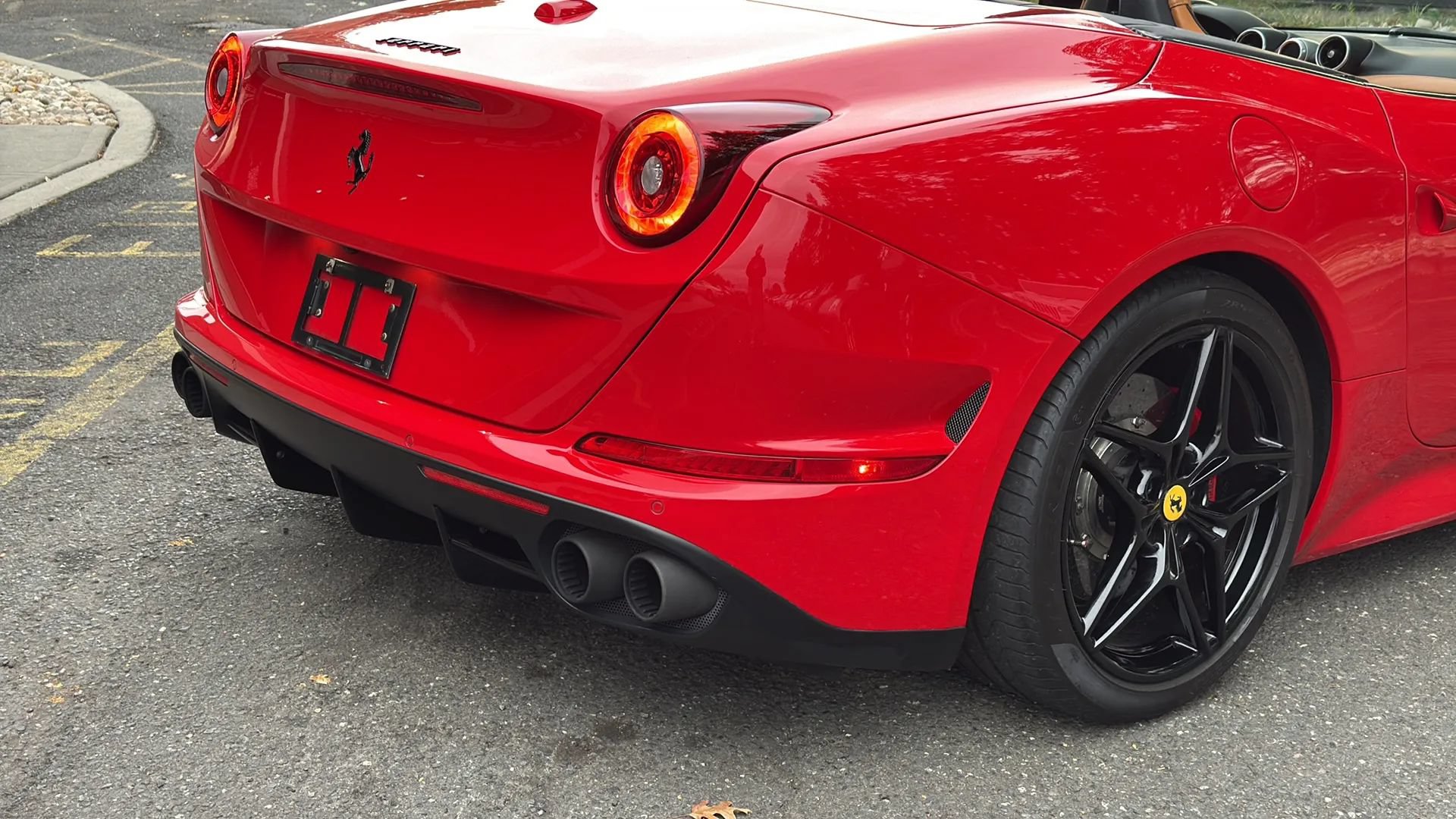 Used 2017 Ferrari California T RWD image 42