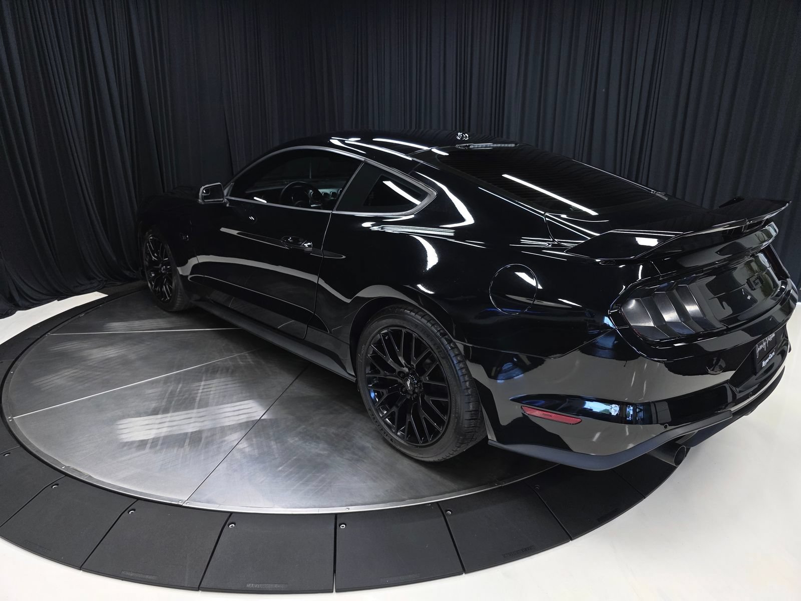 Used 2018 Ford Mustang GT Premium w/ GT Performance Package RWD image 11