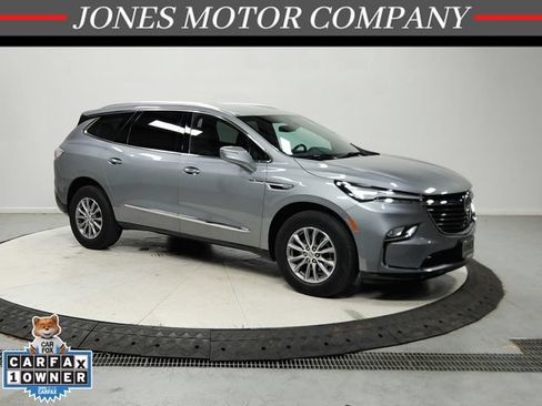 Used 2024 Buick Enclave Essence FWD image 1