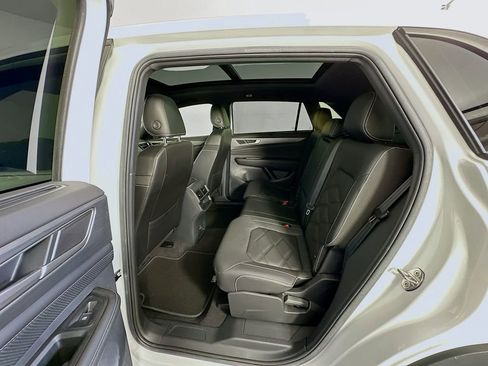 Used 2024 Volkswagen Atlas Cross Sport SE FWD image 25