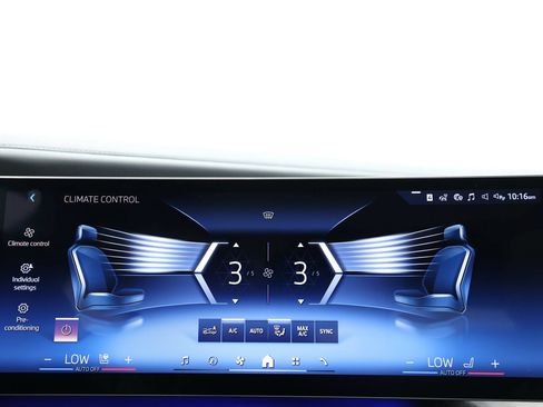 Used 2023 BMW i7 xDrive60 AWD/4WD image 34