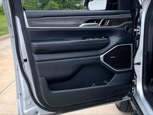 Used 2024 Jeep Wagoneer Series II w/ Flexible Seating Group RWD image 23