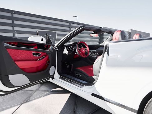 Used 2023 Bentley Continental GT Azure image 26