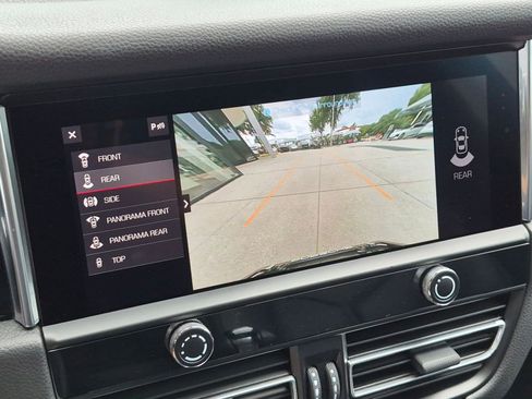 Certified 2025 Porsche Macan AWD/4WD image 17