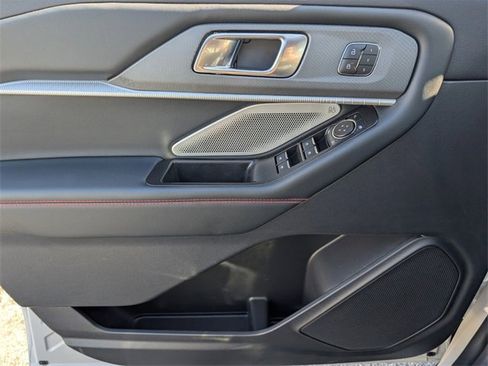 Used 2025 Ford Explorer ST image 37