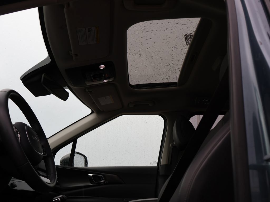 Used 2025 Kia Carnival SX FWD image 41