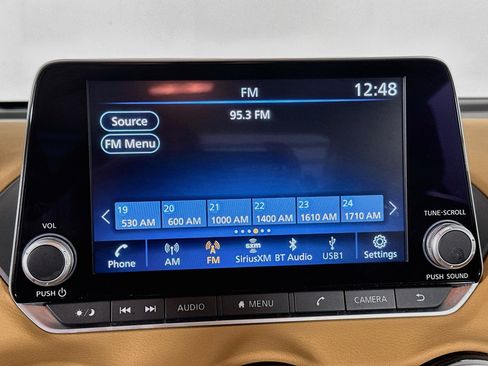 Used 2025 Nissan Sentra SV w/ SV Premium Package FWD image 19