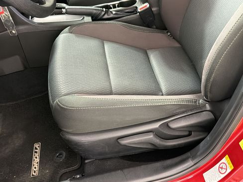 Used 2017 Toyota Corolla LE w/ Carpet Mat Package (TMS) FWD image 15