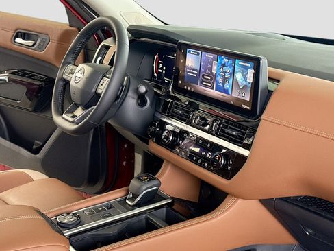 New 2026 Nissan Pathfinder Platinum image 5