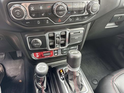 Used 2022 Jeep Wrangler Unlimited Rubicon w/ Xtreme Recon 35" Tire Package image 23