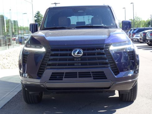 Used 2024 Lexus GX 550 w/ Accessory Package (2T) AWD/4WD image 7