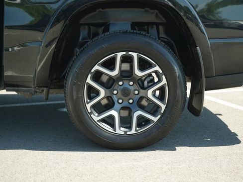 Used 2025 RAM 1500 Laramie AWD/4WD image 41