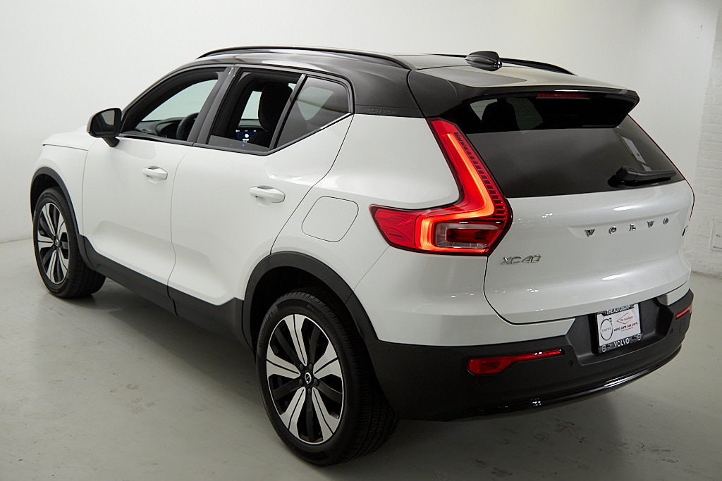 Certified 2023 Volvo XC40 Recharge Plus AWD/4WD image 9
