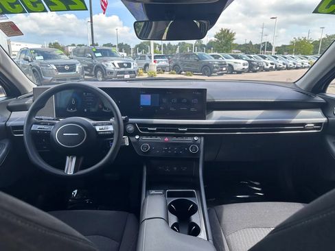 Used 2025 Hyundai Sonata SEL FWD image 13