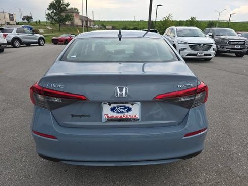 Used 2024 Honda Civic Touring image 4