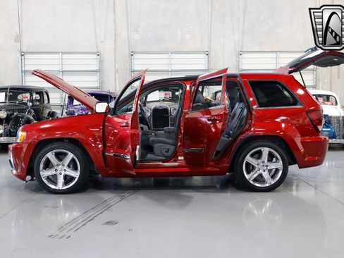 Used 2006 Jeep Grand Cherokee SRT8 image 9