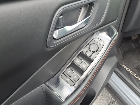 Used 2025 Nissan Rogue SV AWD/4WD image 21
